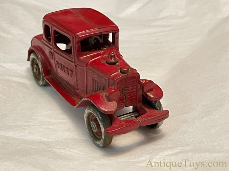 Kenton Cast Iron Fire Chief Car for Sale <FONT COLOR="ff000 ">*SOLD*</font> - Image 3