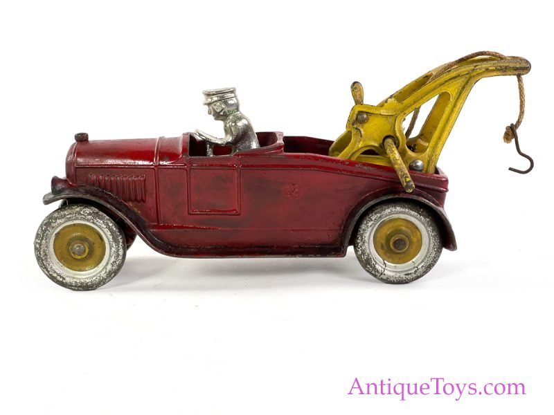 Kenton Toys Cast Iron Tow Truck <FONT COLOR="ff000 ">*SOLD*</font>