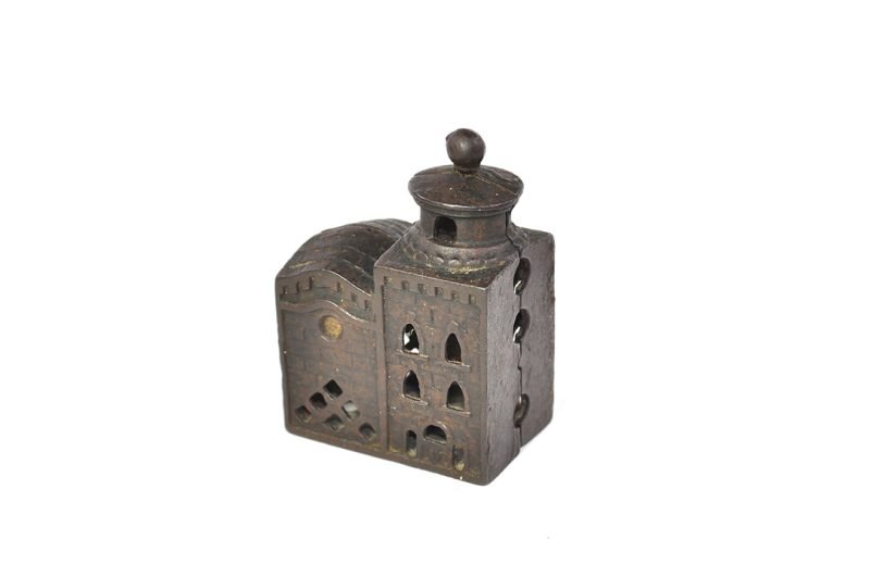 A.C. Williams ca. 1920s Cast Iron 3 Story Mosque Still Penny Coin Bank for Sale - Image 4