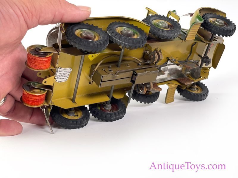 Hausser-Elastolin ca. 1937 Tin Hand Painted No. 743 Searchlight Truck <FONT COLOR="ff000 ">*SOLD*</font> - Image 3
