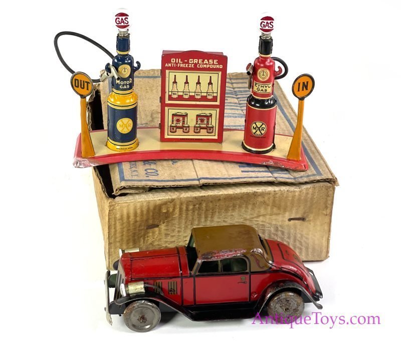 Marx Tin Lithographed "Lincoln Highway Electric Lighted" Car and Gas Station in Box <FONT COLOR="ff000 ">*SOLD*</font> - Image 2