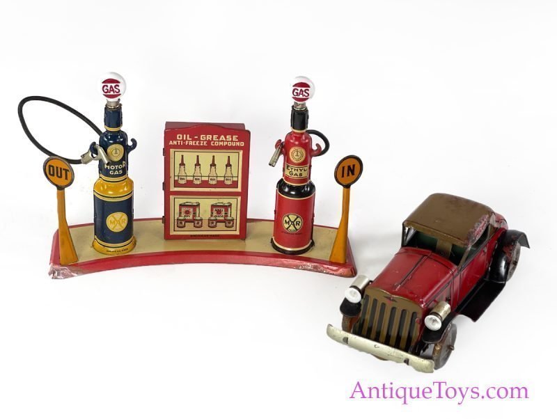 Marx Tin Lithographed "Lincoln Highway Electric Lighted" Car and Gas Station in Box <FONT COLOR="ff000 ">*SOLD*</font> - Image 5