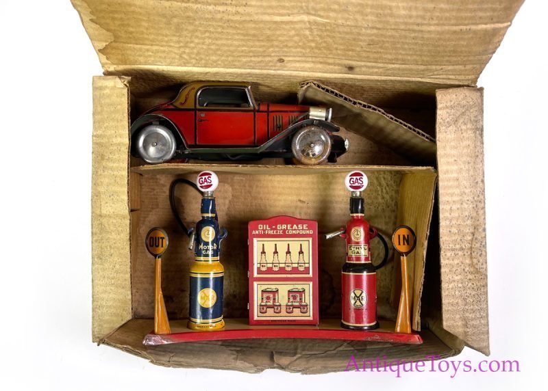 Marx Tin Lithographed "Lincoln Highway Electric Lighted" Car and Gas Station in Box <FONT COLOR="ff000 ">*SOLD*</font> - Image 7