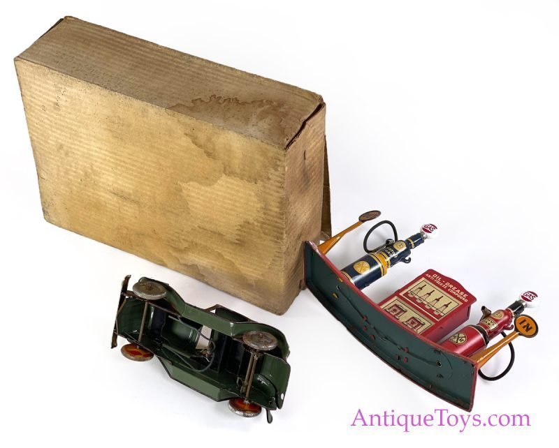 Marx Tin Lithographed "Lincoln Highway Electric Lighted" Car and Gas Station in Box <FONT COLOR="ff000 ">*SOLD*</font> - Image 3