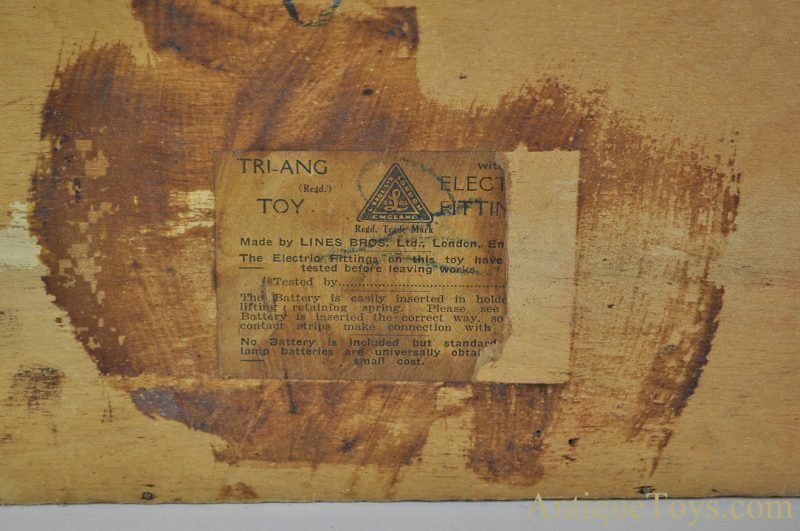 Tri-ang Lines Bros. Ltd. ca. 1937 Wooden Electric No. 61 Dollhouse <FONT COLOR="ff000 ">*SOLD*</font> - Image 10