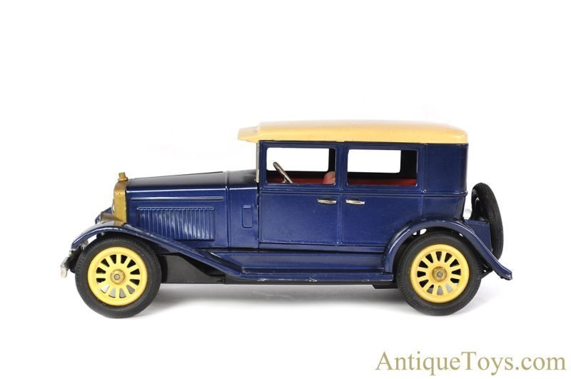 SSS Shioji & Co. Tin Lithographed Friction S-1227 "Antique Limousine" in Box for Sale - Image 4