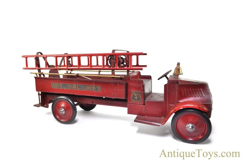Steelcraft/Murray ca.1928-1929 Pressed Steel Mack Jr. City Fire Department Hook & Ladder Truck <FONT COLOR="ff000 ">*SOLD*</font> - Image 2
