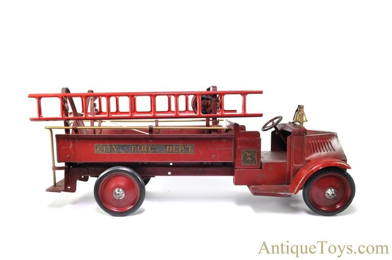 Steelcraft/Murray ca.1928-1929 Pressed Steel Mack Jr. City Fire Department Hook & Ladder Truck <FONT COLOR="ff000 ">*SOLD*</font>