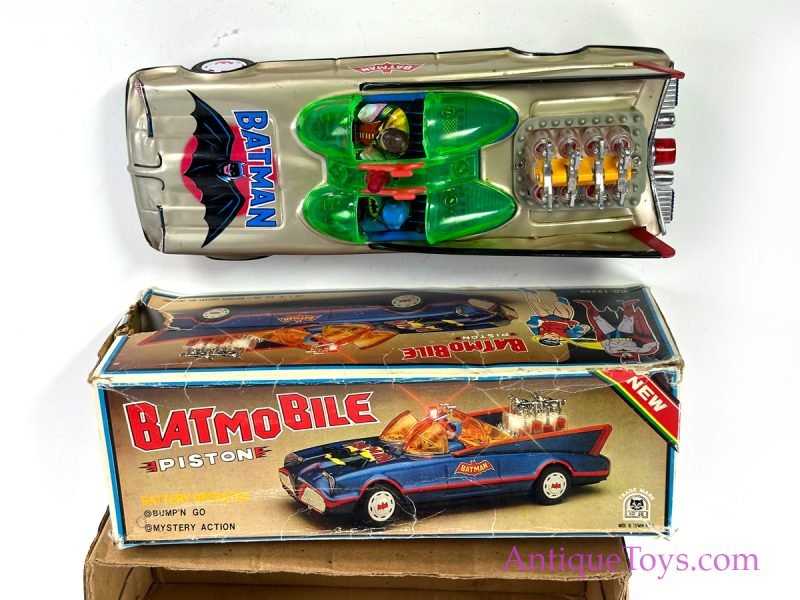 RARE Tin Lithographed Batt. Op. Gold Batman Batmobile Piston Car in Box <FONT COLOR="ff000 ">*SOLD*</font> - Image 9
