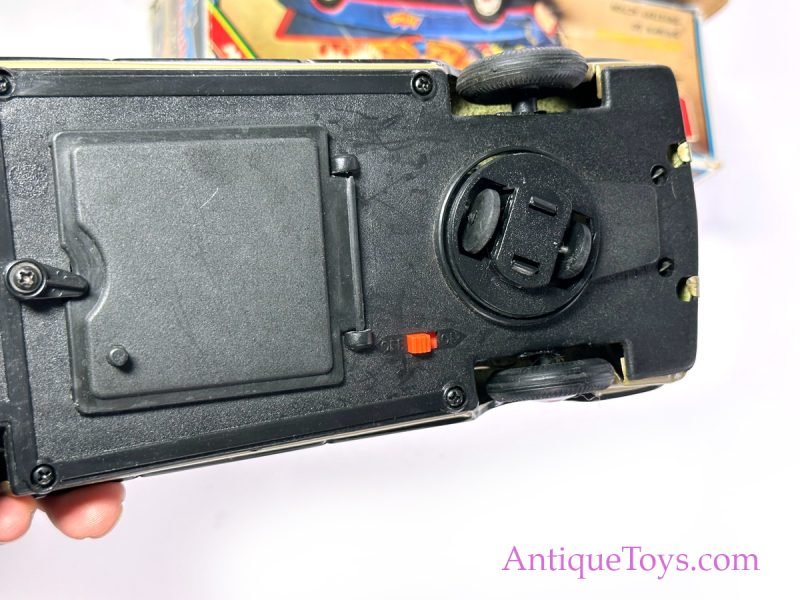 RARE Tin Lithographed Batt. Op. Gold Batman Batmobile Piston Car in Box <FONT COLOR="ff000 ">*SOLD*</font> - Image 7