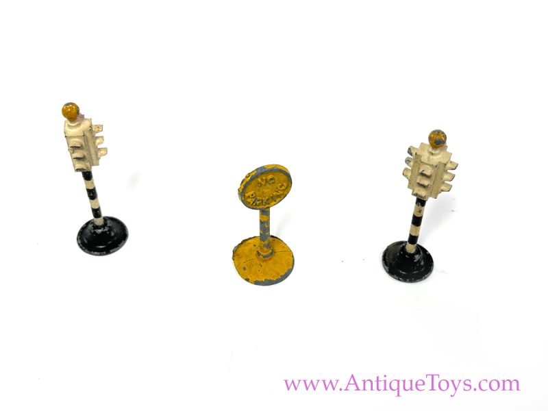 Meccano Ltd. Dinky Toys No. 49 Gas Pump Boxed Set for Sale - Image 9