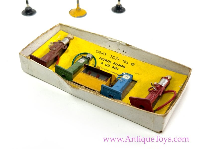 Meccano Ltd. Dinky Toys No. 49 Gas Pump Boxed Set for Sale - Image 8