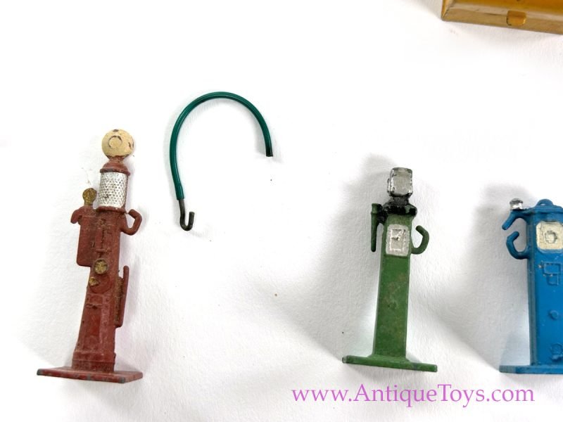 Meccano Ltd. Dinky Toys No. 49 Gas Pump Boxed Set for Sale - Image 5