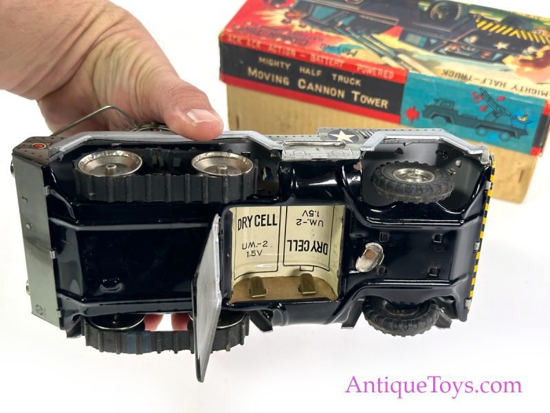 Sankei Tin Lithographed Batt. Op. "Mighty Half-Truck Moving Cannon Tower Tank" in Box <FONT COLOR="ff000 ">*SOLD*</font> - Image 4