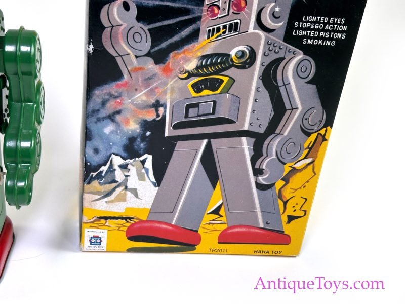 HaHa Toy Tin Lithographed Battery Op. “Smoking Spaceman” TR2011 Green Edition with Box for Sale - Image 6