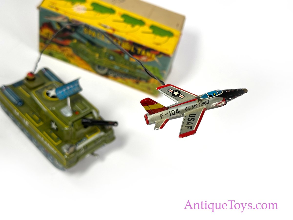 Okuma Tin Lithographed Batt. Op. Army M-18 Space Patrol Tank