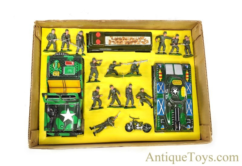 Marx Tin Lithographed Batt. Op. J-9636 "Armored Attack Set" in Box <FONT COLOR="ff000 ">*SOLD*</font> - Image 4