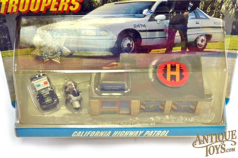 Galoob Micro Machines No. 65400 Troopers California Highway Patrol Collection #4 Playset on Card for Sale - Image 2