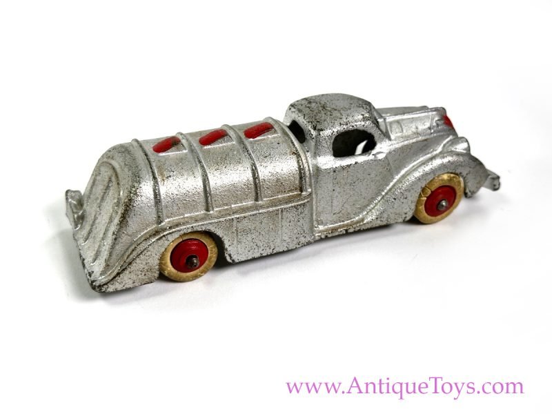 Vintage Hubley ca. 1937 Cast Iron Oil Truck for Sale - Image 5