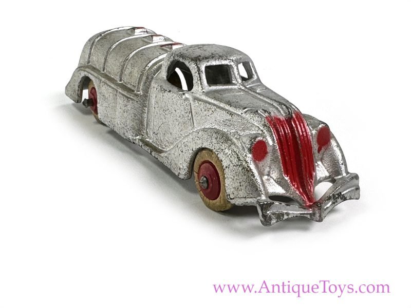 Vintage Hubley ca. 1937 Cast Iron Oil Truck for Sale - Image 4