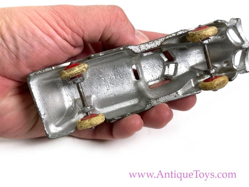 Vintage Hubley ca. 1937 Cast Iron Oil Truck for Sale - Image 3