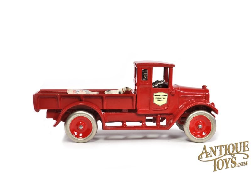 Arcade Cast Iron Red Baby International Harvester Pickup Truck for Sale <FONT COLOR="ff000 ">*SOLD*</font> - Image 3