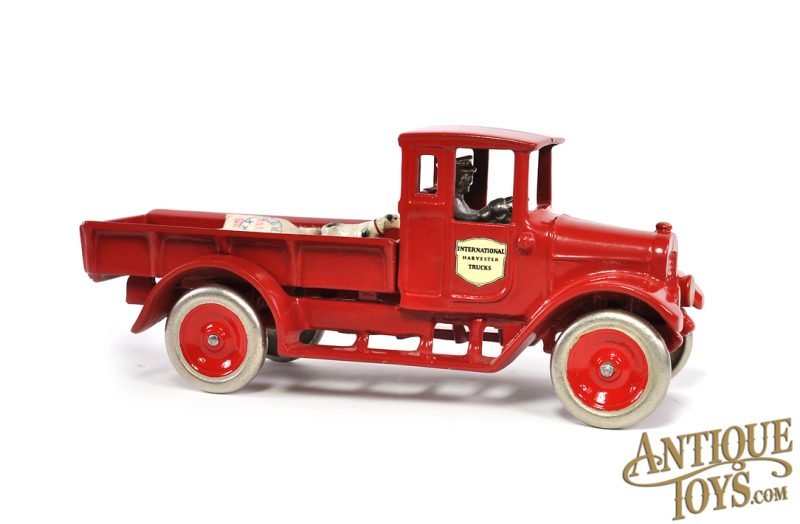 Arcade Cast Iron Red Baby International Harvester Pickup Truck for Sale <FONT COLOR="ff000 ">*SOLD*</font> - Image 2