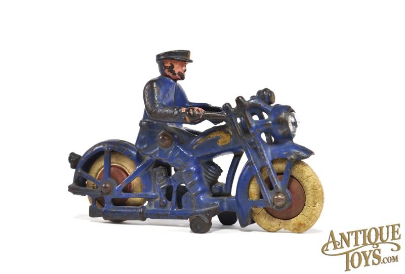 Hubley Cast Iron Motorcycle Cop with Battery Operated Light 6.25" <FONT COLOR="ff000 ">*SOLD*</font>