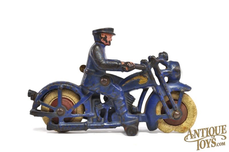 Hubley Cast Iron Motorcycle Cop with Battery Operated Light 6.25" <FONT COLOR="ff000 ">*SOLD*</font> - Image 2