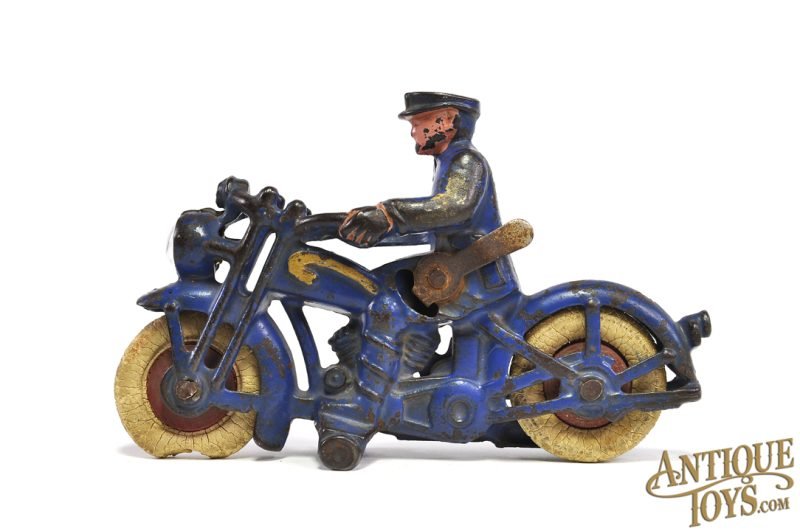 Hubley Cast Iron Motorcycle Cop with Battery Operated Light 6.25" <FONT COLOR="ff000 ">*SOLD*</font> - Image 3