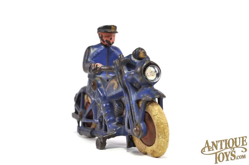 Hubley Cast Iron Motorcycle Cop with Battery Operated Light 6.25" <FONT COLOR="ff000 ">*SOLD*</font> - Image 4