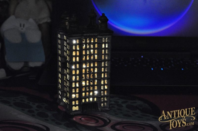 A.C. Williams ca. 1900-1931 Cast Iron Skyscraper Still Penny Coin Bank USB Pre-Lit 5.5" for Sale - Image 3