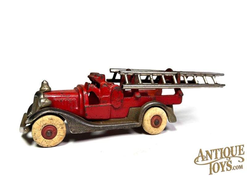 Hubley Cast Iron No. 505  Fire Engine Ladder Truck 6" for Sale - Image 2