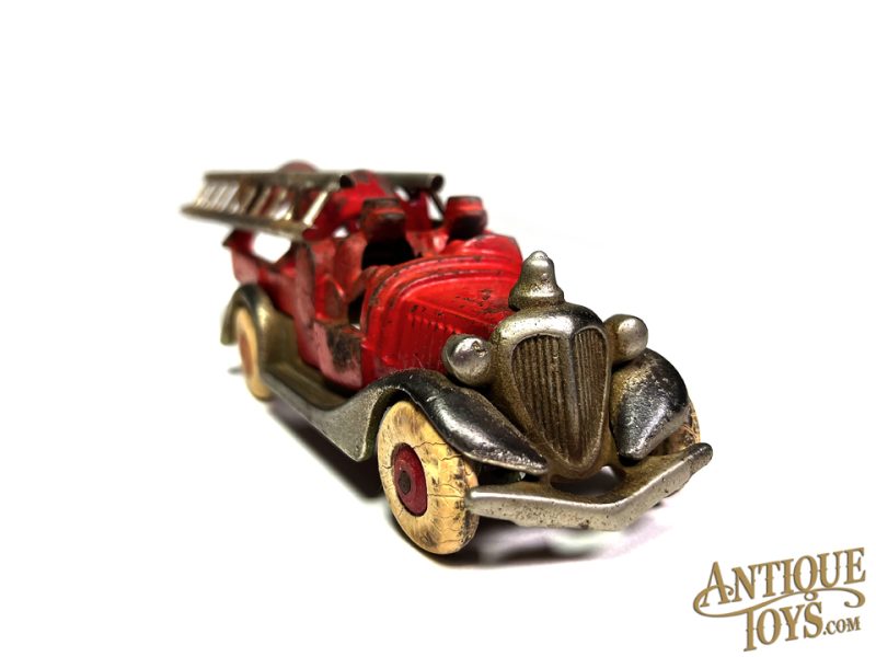 Hubley Cast Iron No. 505  Fire Engine Ladder Truck 6" for Sale - Image 4