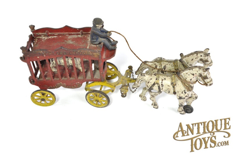 Kenton Cast Iron Overland Circus Wagon with Polar Bear 13.25" for Sale - Image 5