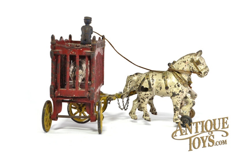 Kenton Cast Iron Overland Circus Wagon with Polar Bear 13.25" for Sale - Image 4