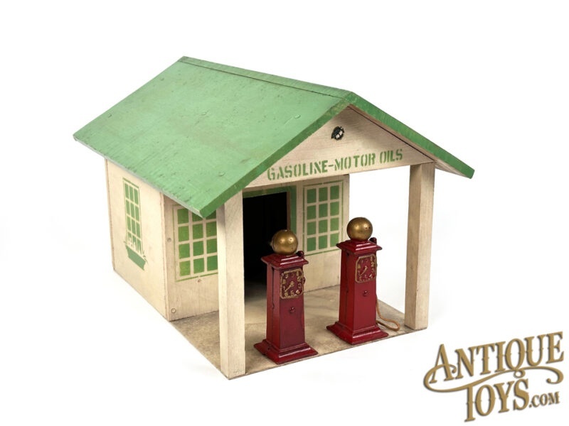 Arcade ca. 1939 Cast Iron Gasoline & Motor Oils Station <FONT COLOR="ff000">*SOLD*</font> - Image 2