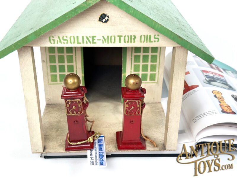 Arcade ca. 1939 Cast Iron Gasoline & Motor Oils Station <FONT COLOR="ff000">*SOLD*</font> - Image 5