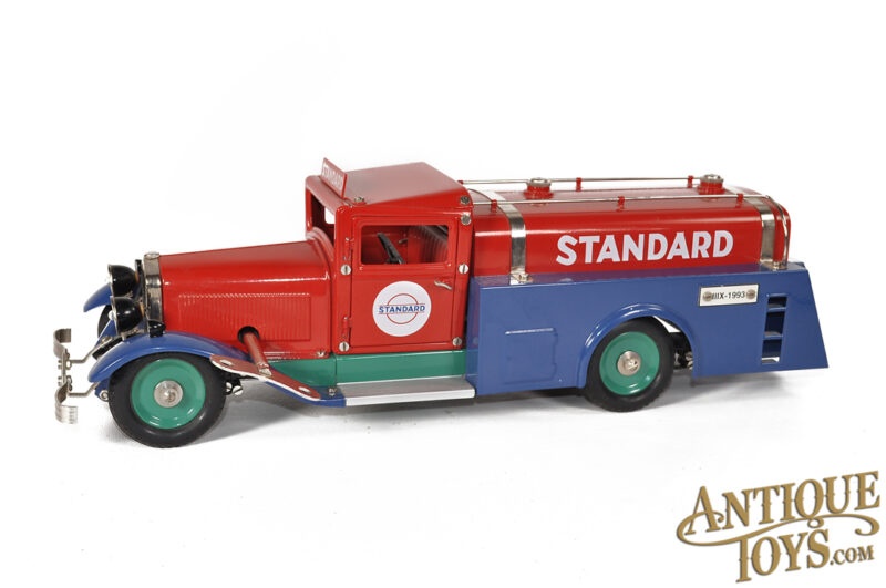 Marklin Pressed Steel Esso Standard Oil III-X1993 Gas Tanker Truck Boxed for Sale - Image 3
