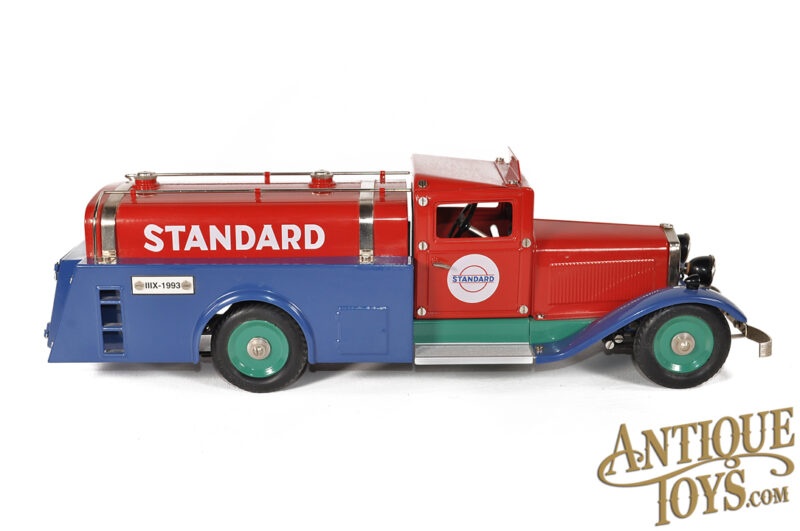 Marklin Pressed Steel Esso Standard Oil III-X1993 Gas Tanker Truck Boxed for Sale - Image 2