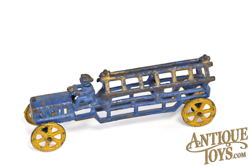 Hubley Unusual Blue, Yellow & Gold Cast Iron Hook & Ladder Fire Truck 7.5" for Sale - Image 3
