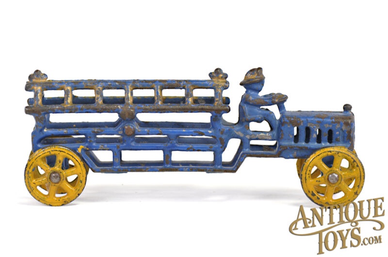 Hubley Unusual Blue, Yellow & Gold Cast Iron Hook & Ladder Fire Truck 7.5" for Sale - Image 4