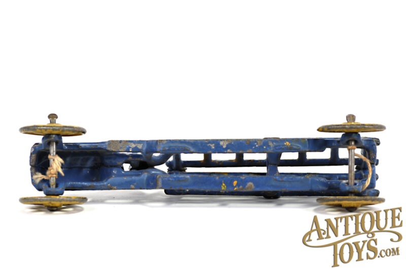 Hubley Unusual Blue, Yellow & Gold Cast Iron Hook & Ladder Fire Truck 7.5" for Sale - Image 7