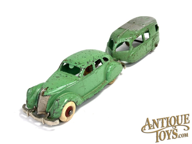 Hubley ca. 1938 Cast Iron Lincoln Zephyr & Camper 13" for Sale - Image 6