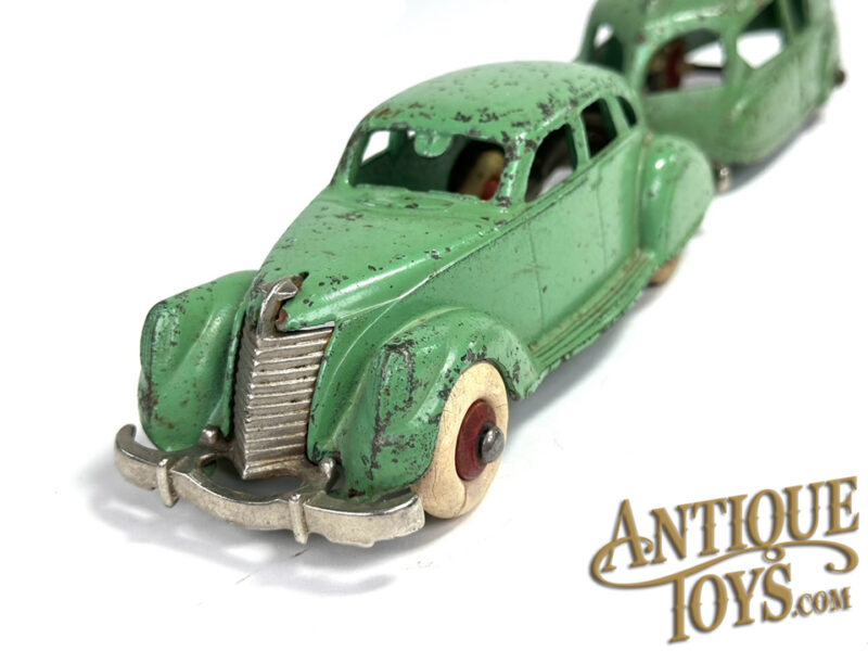 Hubley ca. 1938 Cast Iron Lincoln Zephyr & Camper 13" for Sale - Image 7