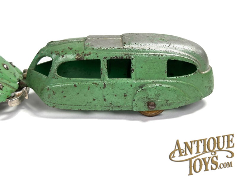 Hubley ca. 1938 Cast Iron Lincoln Zephyr & Camper 13" for Sale - Image 5