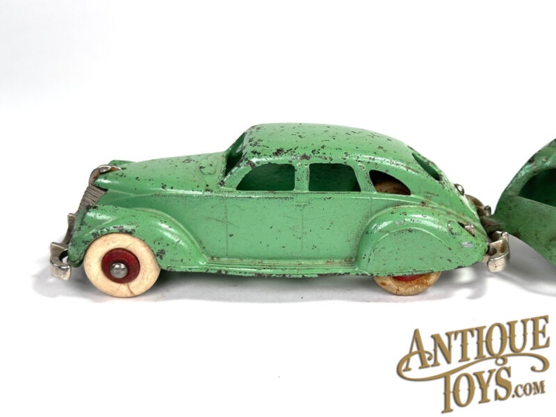 Hubley ca. 1938 Cast Iron Lincoln Zephyr & Camper 13" for Sale - Image 4