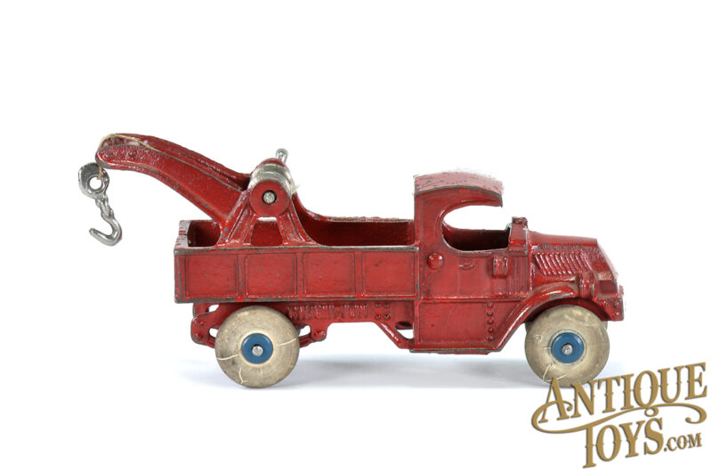 Champion Hardware Co. Red Cast Iron Tow Truck 8.5" for Sale - Image 2