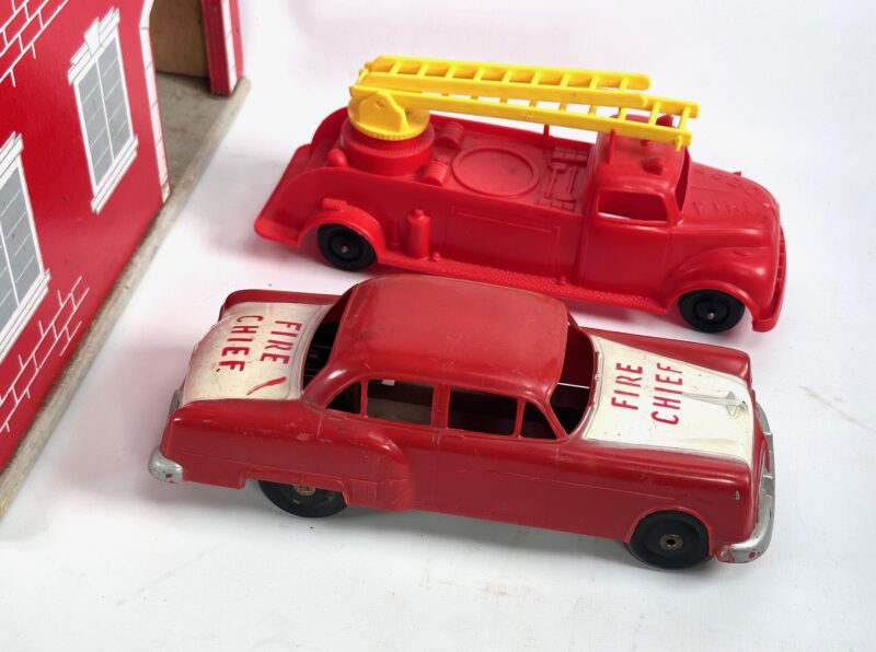 FAO Schwarz Deluxe Fire House Toy For Sale - Image 6