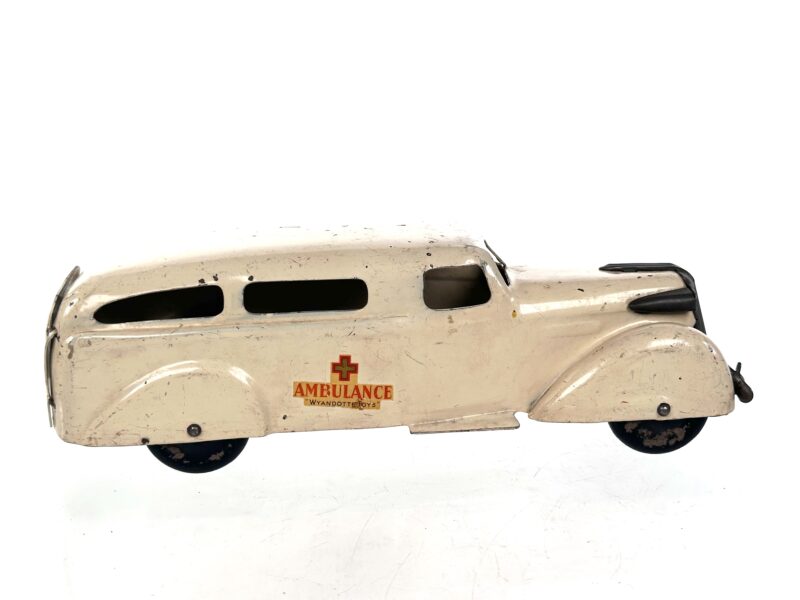 Wyandotte Ambulance Steel Toy with Medics Toy - Image 11
